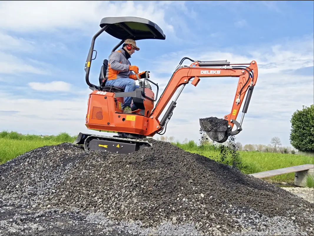 Mini-pelle compacte 0,85 tonne, moteur Briggs&Stratton essence DELEKS