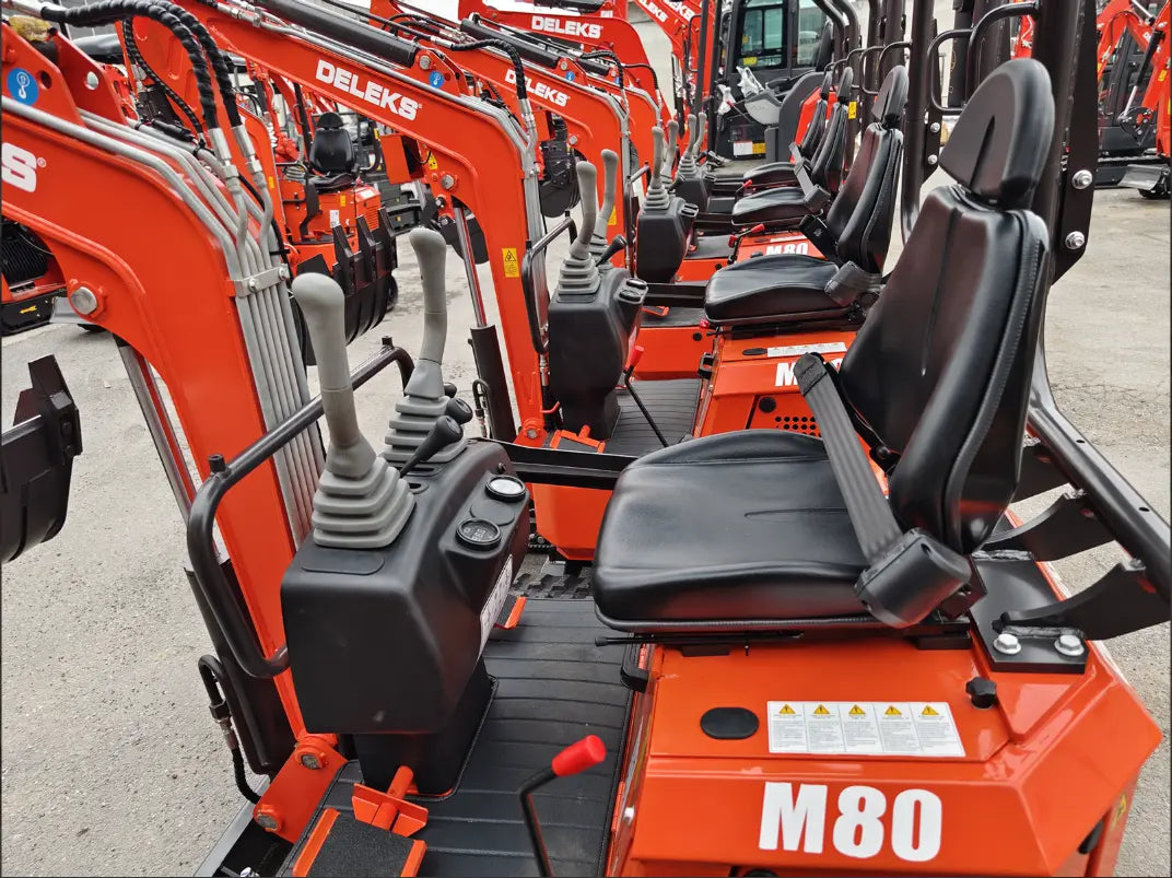 Mini-pelle compacte 0,85 tonne, moteur Briggs&Stratton essence DELEKS