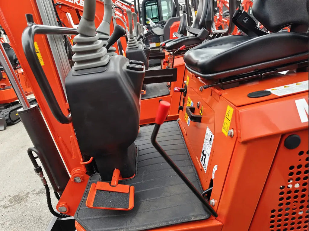 Mini-pelle compacte 0,85 tonne, moteur Briggs&Stratton essence DELEKS