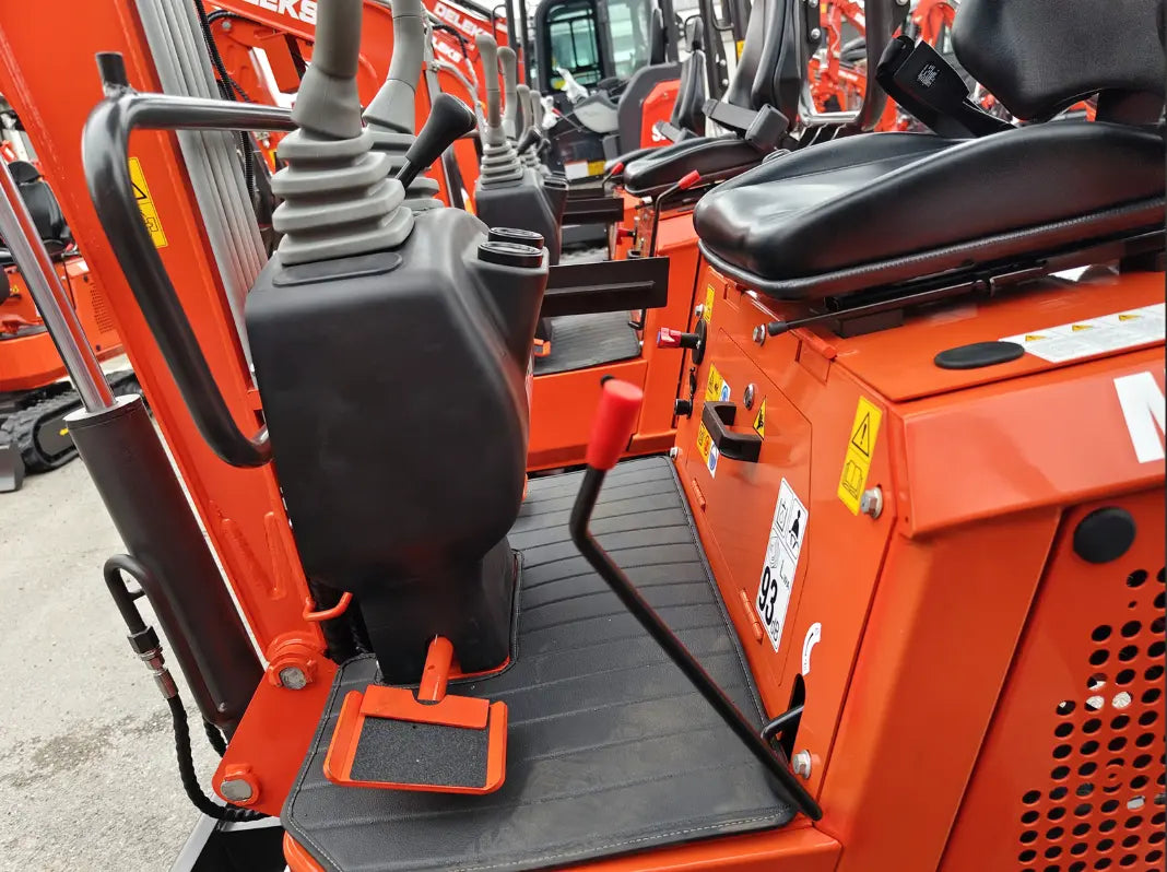 Mini-pelle compacte 0,85 tonne, moteur Briggs&Stratton essence DELEKS