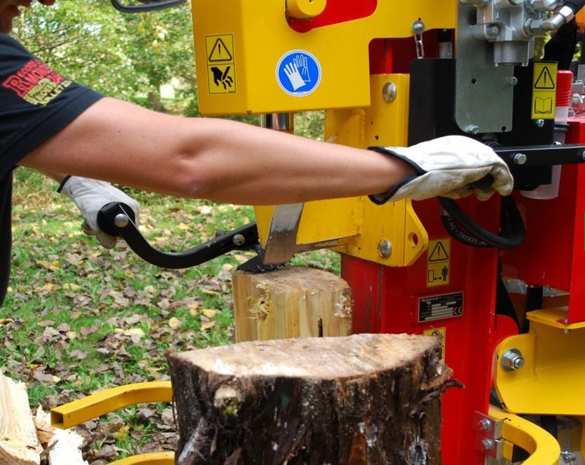 Fendeuse de bûches pour tracteur XYLO-SR 17 PH avec lève-bûche Rabaud Construction Materials and Shipping