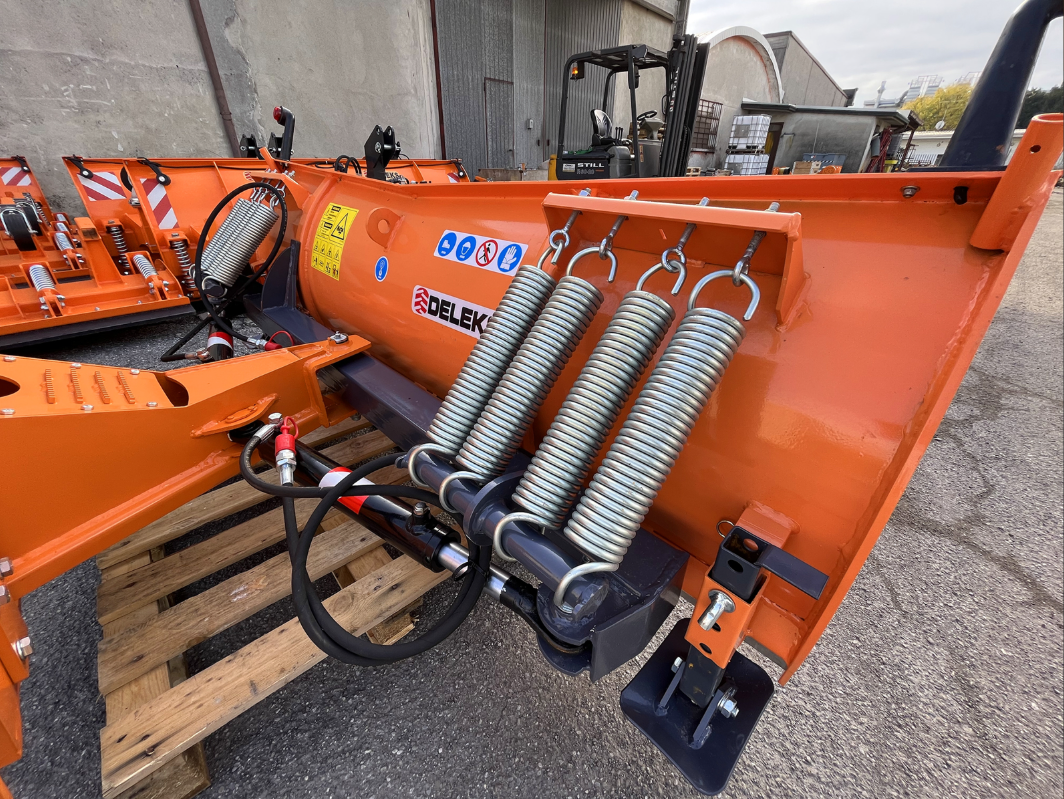 Lame à neige 3 points moyenne DELEKS