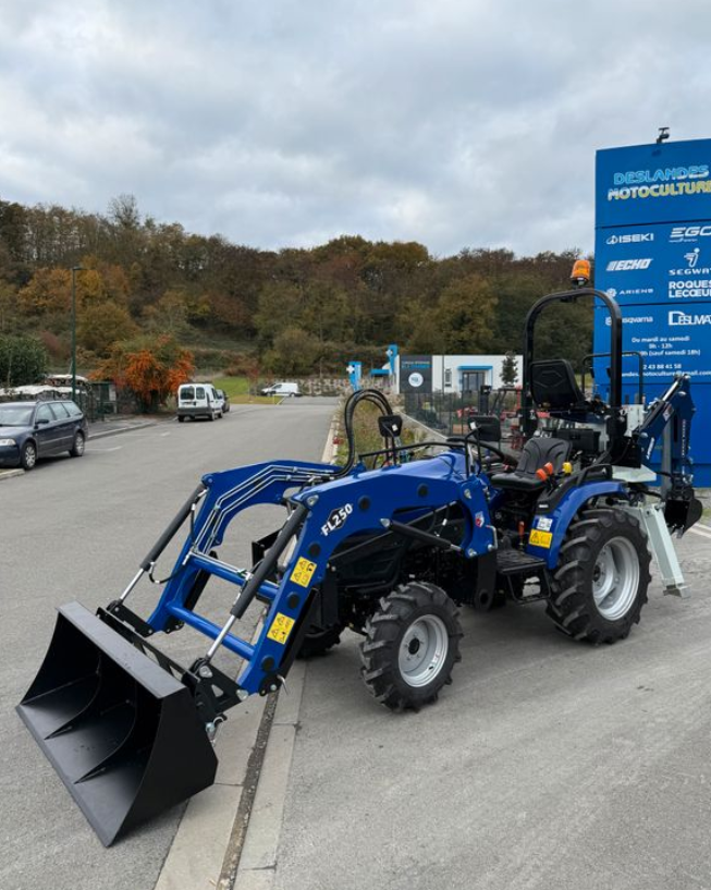 Tracteur 26CV FARMTRAC FT26 Chargeur frontal Godet terre Pelle Rétro Construction Materials and Shipping