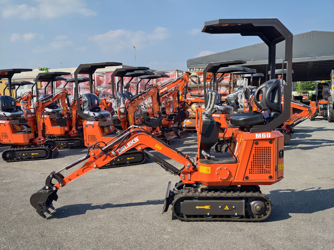 Mini-pelle compacte 0,65 tonne, moteur Loncin essence