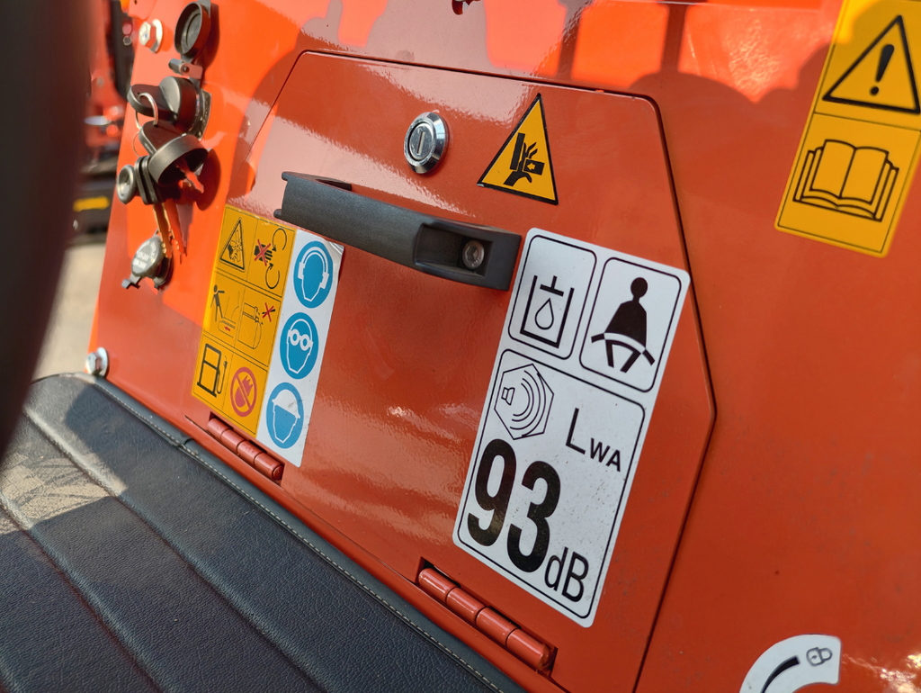 Mini-pelle compacte 0,65 tonne, moteur Loncin essence