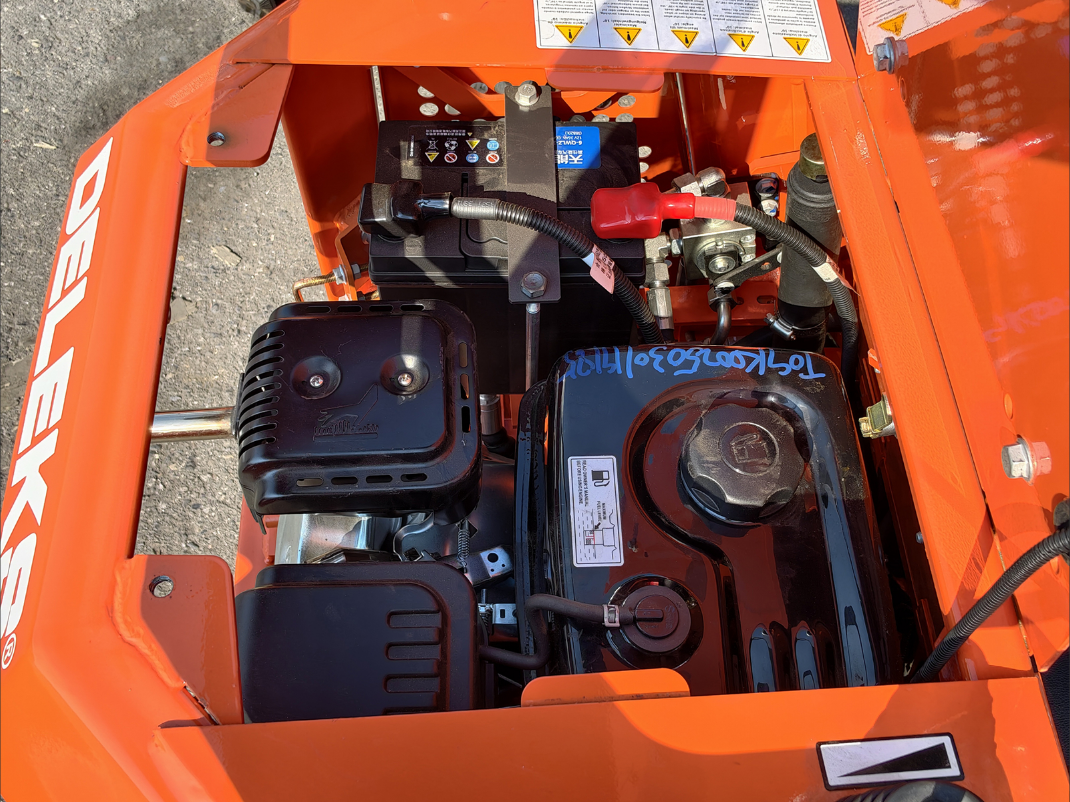 Mini-pelle compacte 0,65 tonne, moteur Loncin essence