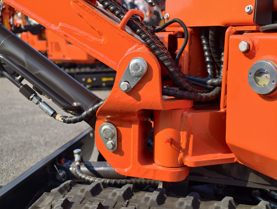 Mini-pelle compacte 0,65 tonne, moteur Loncin essence