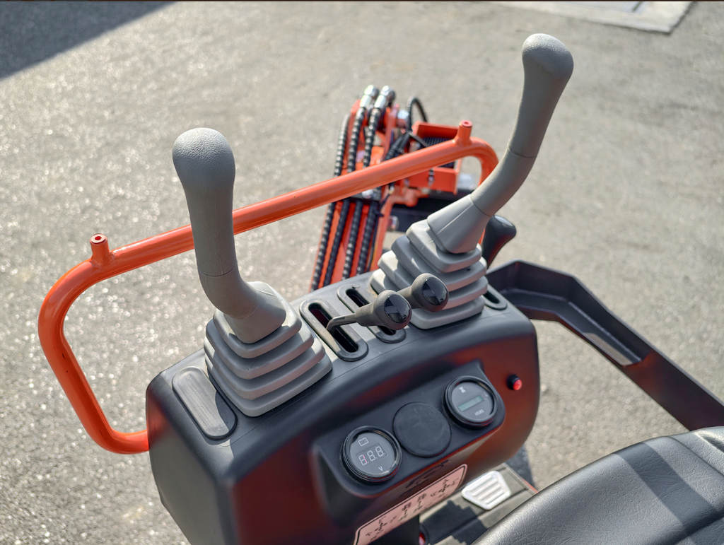 Mini-pelle compacte 0,65 tonne, moteur Loncin essence