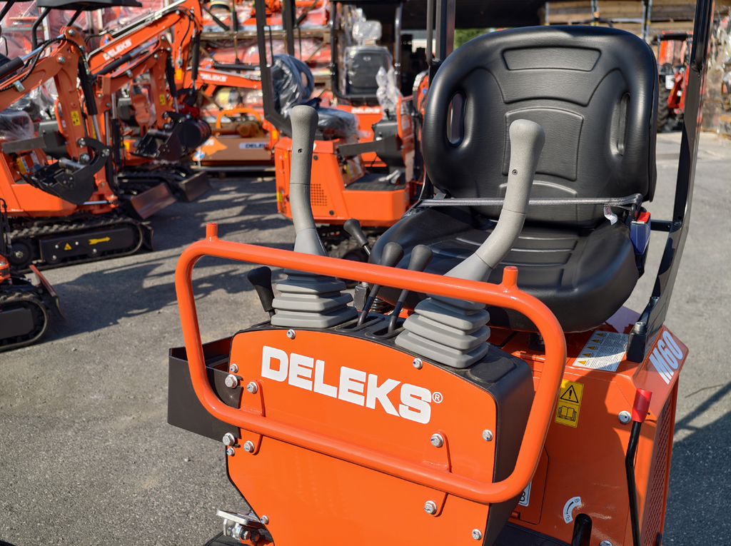 Mini-pelle compacte 0,65 tonne, moteur Loncin essence