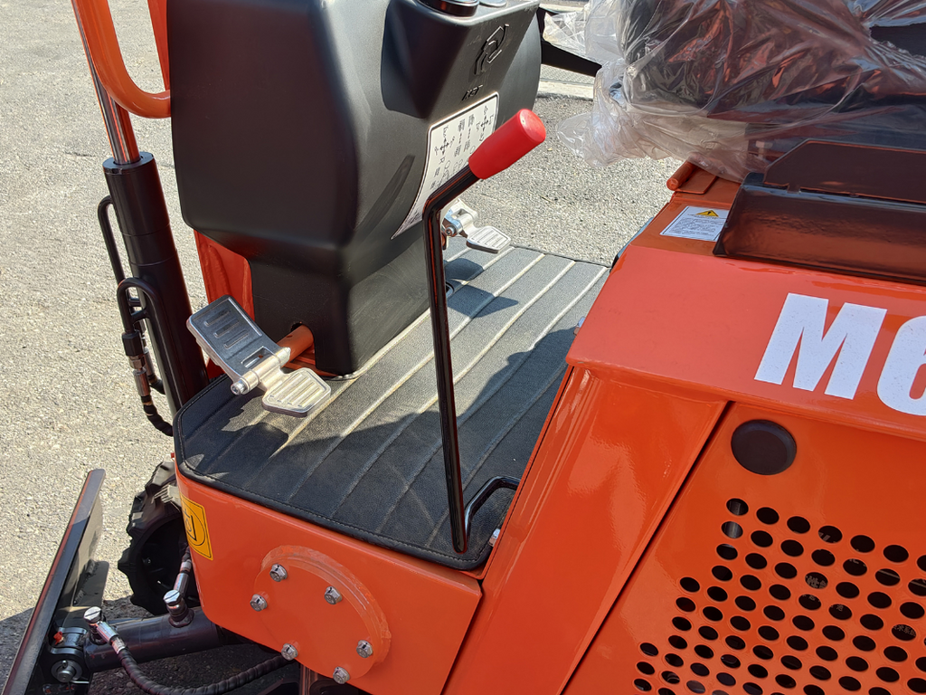 Mini-pelle compacte 0,65 tonne, moteur Loncin essence