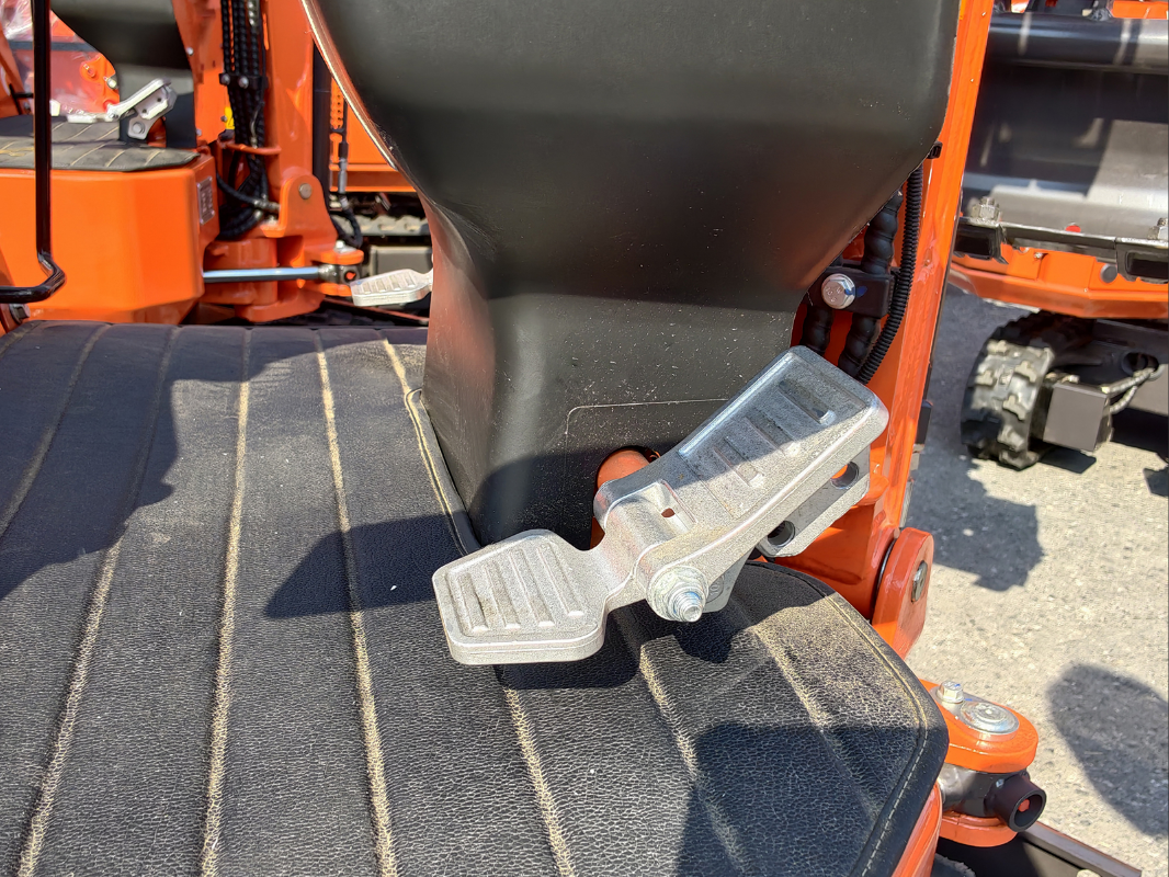 Mini-pelle compacte 0,65 tonne, moteur Loncin essence