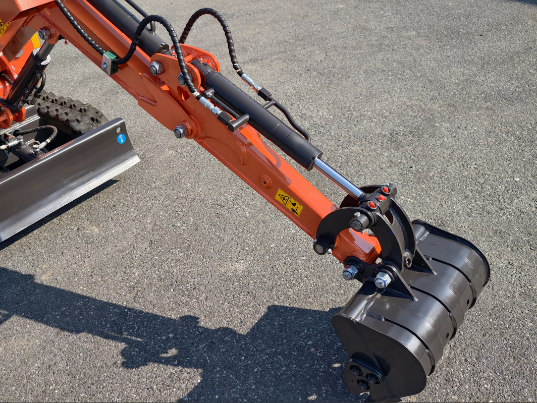 Mini-pelle compacte 0,65 tonne, moteur Loncin essence