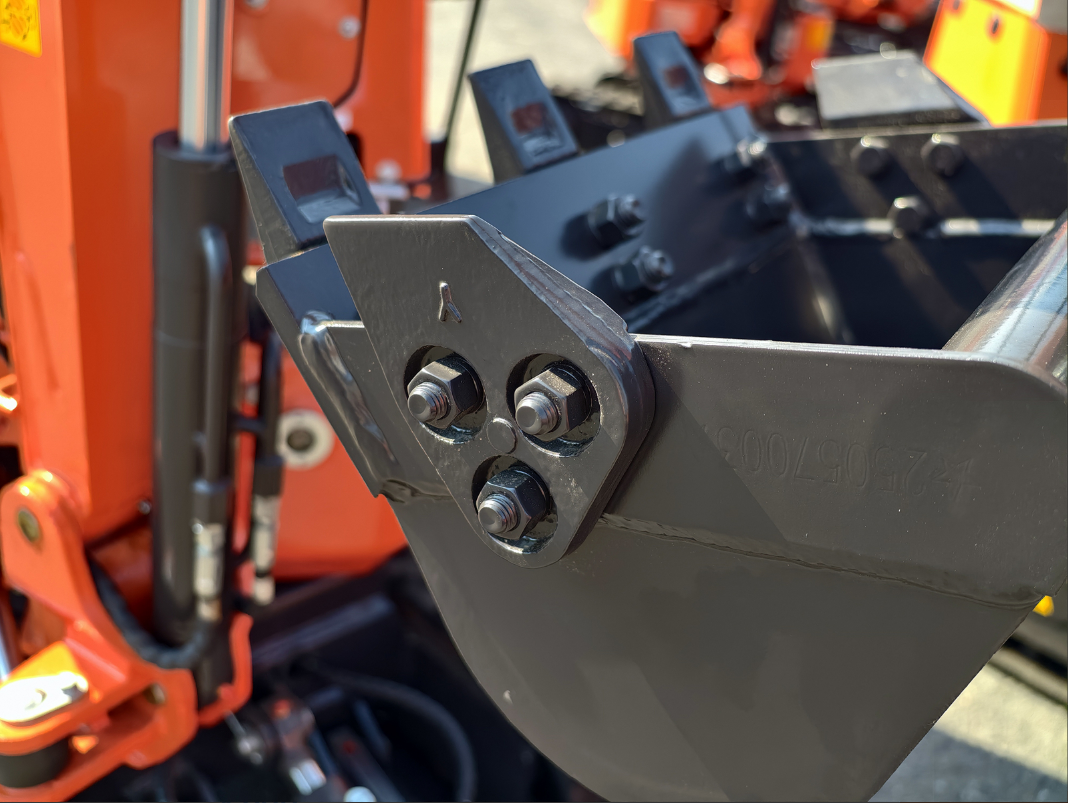 Mini-pelle compacte 0,65 tonne, moteur Loncin essence