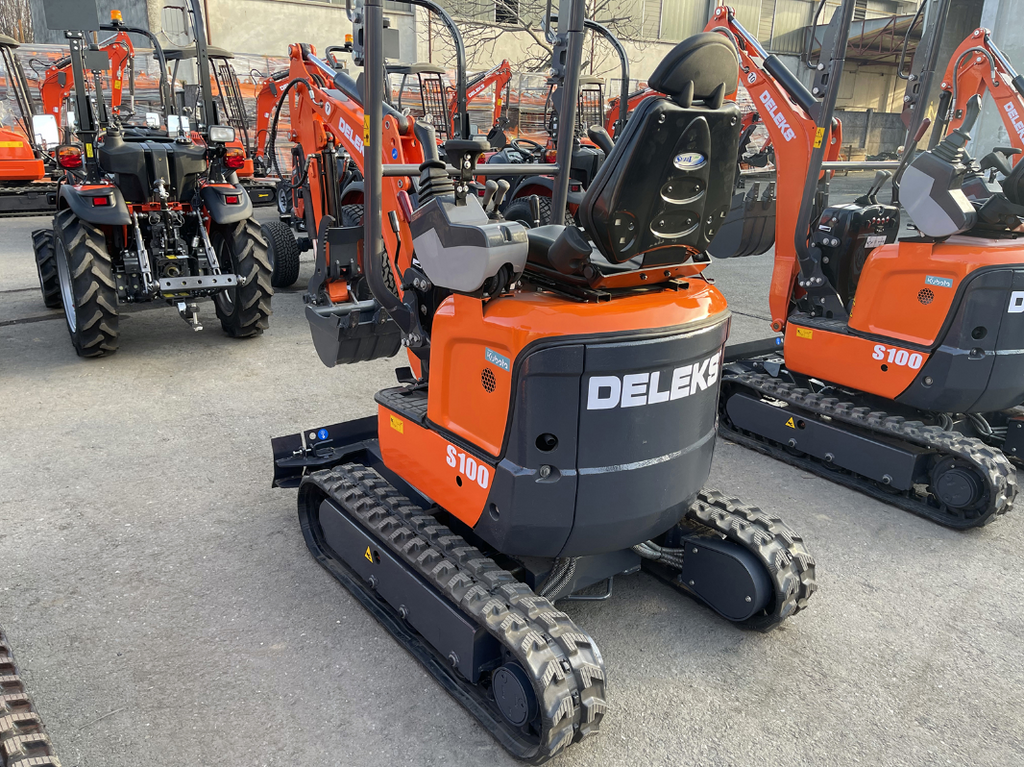 Mini-pelle compacte 1 tonne, moteur Kubota 3 cylindres diesel, déport arrière nul, attache rapide S30