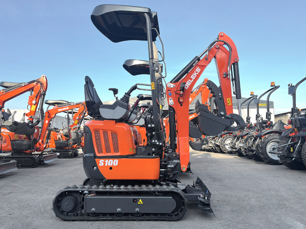 Mini-pelle compacte 1 tonne, moteur Kubota 3 cylindres diesel, déport arrière nul, attache rapide S30