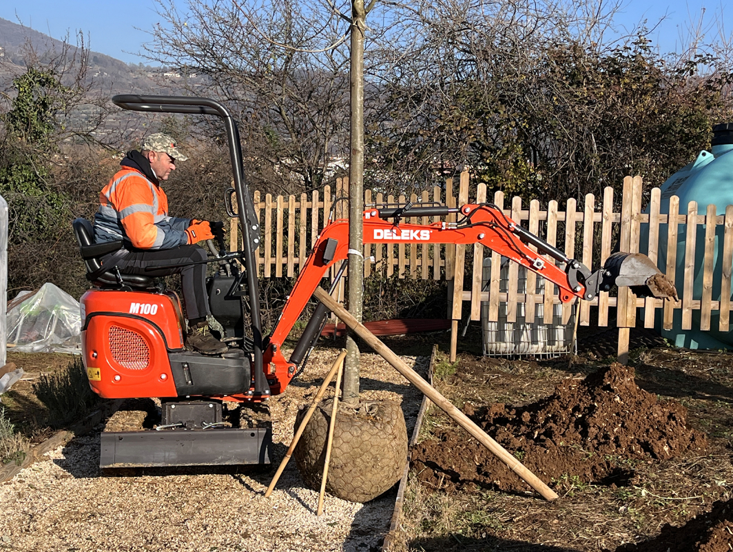 Mini-pelle compacte 1 tonne, moteur Kubota 3 cylindres diesel