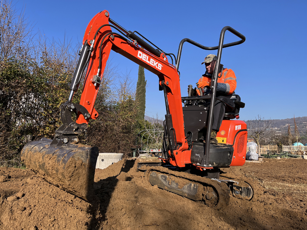 Mini-pelle compacte 1 tonne, moteur Kubota 3 cylindres diesel