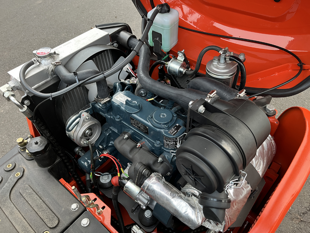 Mini-pelle compacte 1 tonne, moteur Kubota 3 cylindres diesel