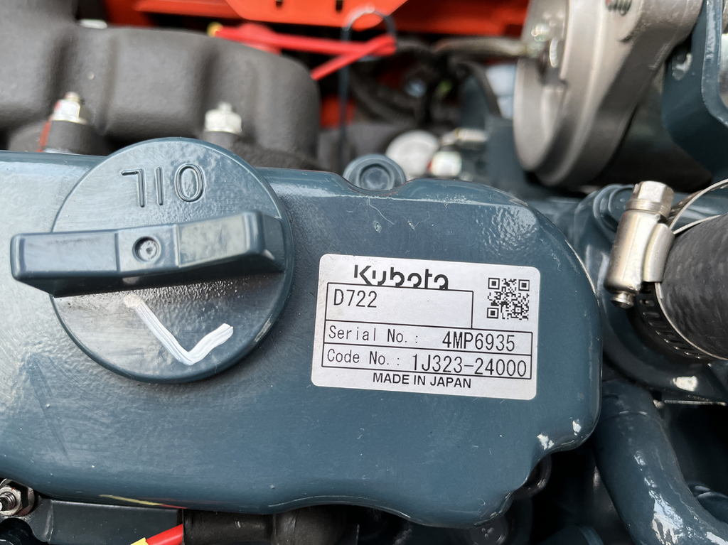 Mini-pelle compacte 1 tonne, moteur Kubota 3 cylindres diesel