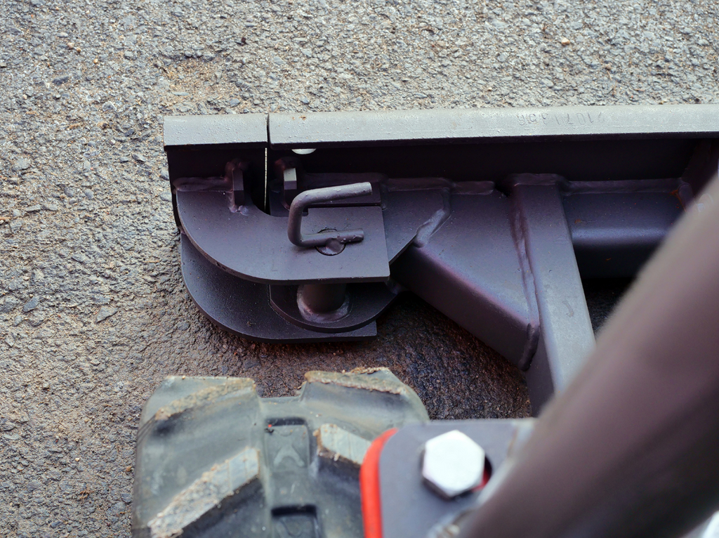 Mini-pelle compacte 1 tonne, moteur Kubota 3 cylindres diesel