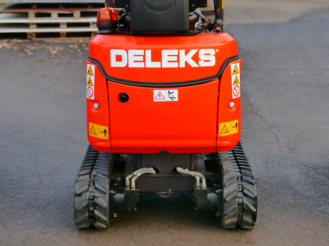 Mini-pelle compacte 1 tonne, moteur Kubota 3 cylindres diesel