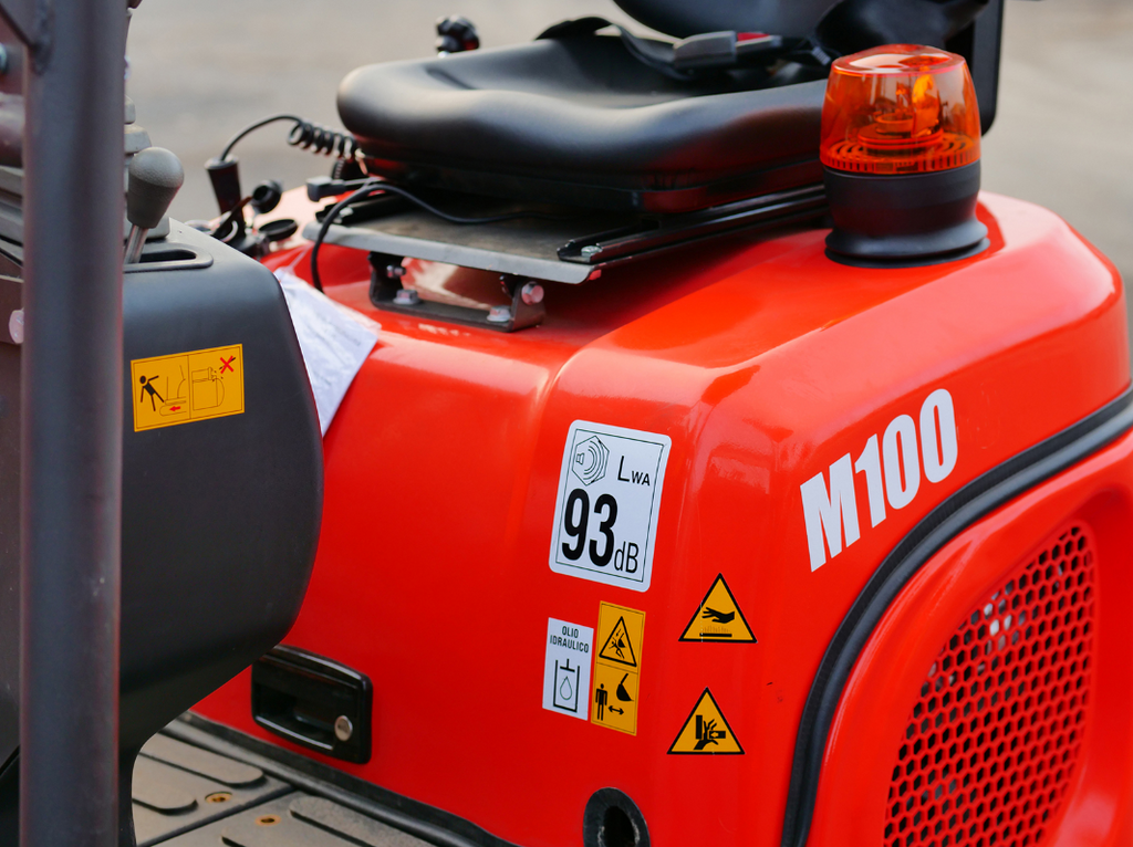 Mini-pelle compacte 1 tonne, moteur Kubota 3 cylindres diesel