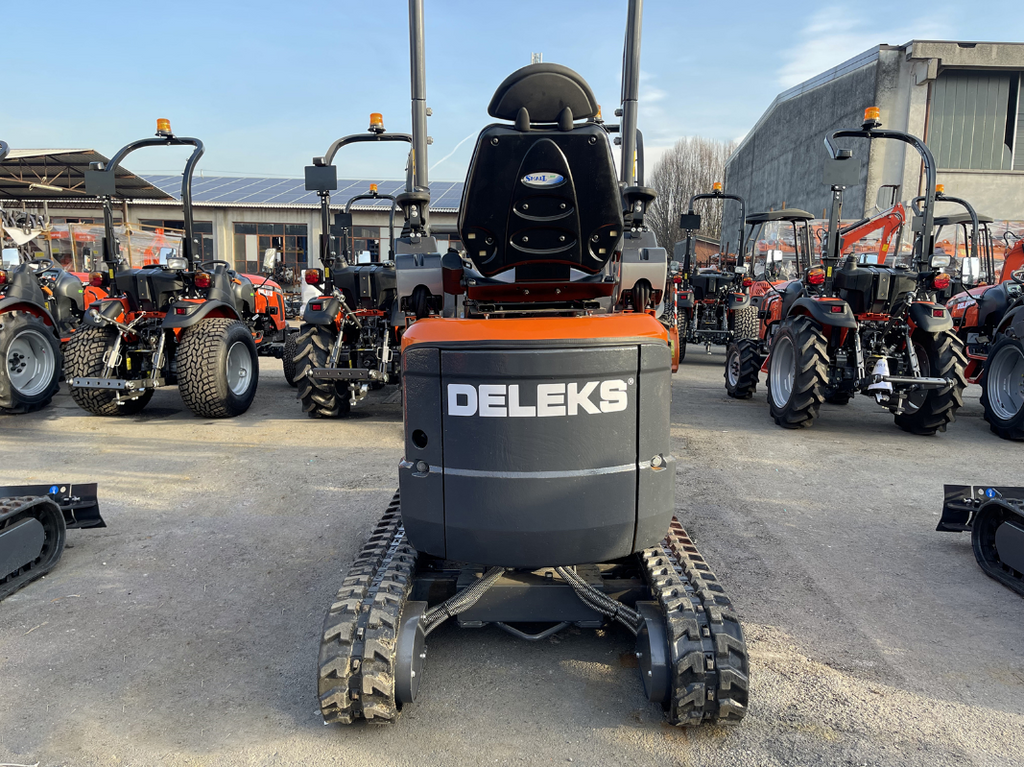 Mini-pelle compacte 1 tonne, moteur Kubota 3 cylindres diesel, déport arrière nul