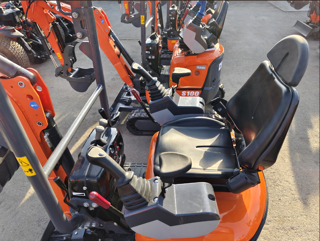 Mini-pelle compacte 1 tonne, moteur Kubota 3 cylindres diesel, déport arrière nul