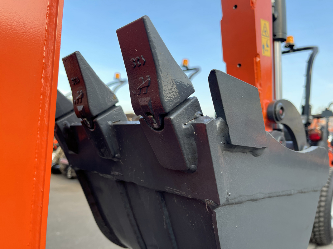 Mini-pelle compacte 1 tonne, moteur Kubota 3 cylindres diesel, déport arrière nul