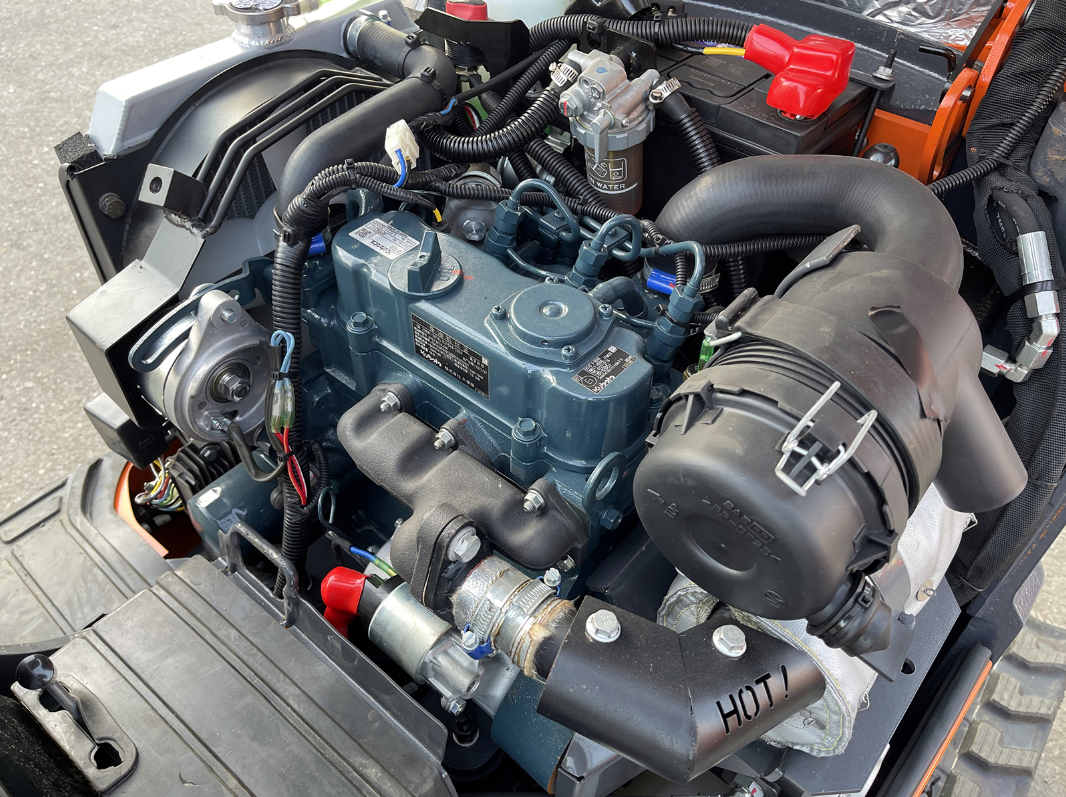 Mini-pelle compacte 1 tonne, moteur Kubota 3 cylindres diesel, déport arrière nul