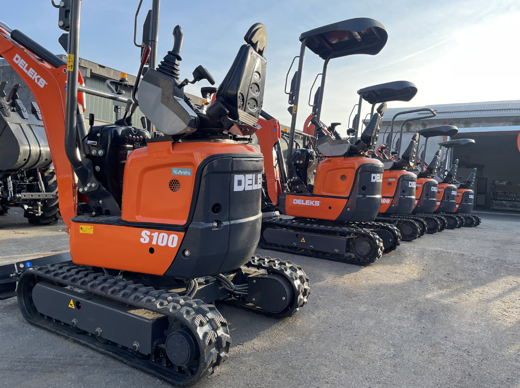 Mini-pelle compacte 1 tonne, moteur Kubota 3 cylindres diesel, déport arrière nul